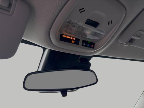 Used 2025 Chevrolet Trax LT w/ LT Convenience Package image 19