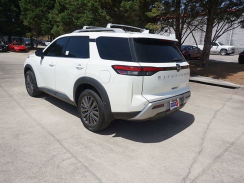 Used 2024 Nissan Pathfinder SL w/ SL Premium Package image 23