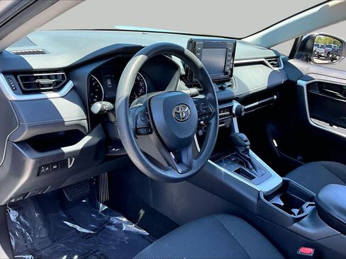 Certified 2020 Toyota RAV4 LE w/ Carpet Mat Package FWD image 17