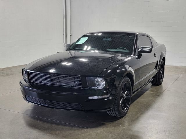 Used 2009 Ford Mustang GT RWD image 2