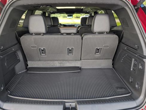 New 2026 GMC Acadia Denali Ultimate w/ LPO, Floor Liner Package AWD/4WD image 37