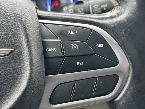 Used 2020 Chrysler Pacifica Touring-L image 22