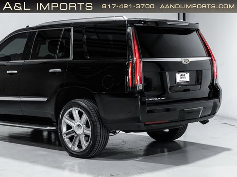 Used 2019 Cadillac Escalade Luxury image 37