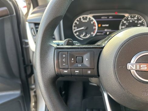 Used 2023 Nissan Rogue SV image 19