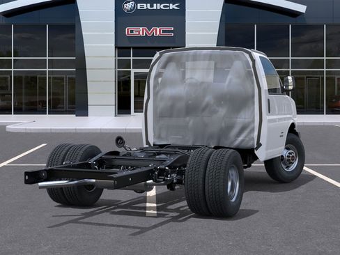 New 2026 GMC Savana 3500 w/ Power Convenience Package RWD image 32