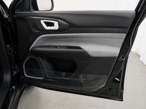 Certified 2025 Jeep Compass Latitude w/ Convenience Group image 44