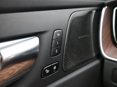 Used 2023 Volvo XC60 B5 Ultimate w/ Protection Package Premier image 30