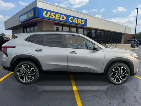 Used 2025 Chevrolet Trax RS w/ Driver Confidence Package FWD image 2