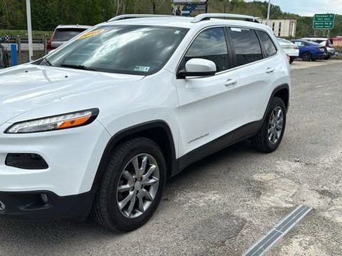 Used 2018 Jeep Cherokee Limited AWD/4WD image 14