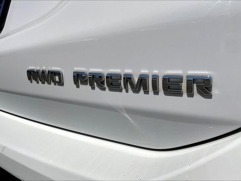 Used 2023 Chevrolet Equinox Premier image 9