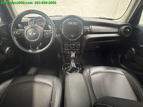 Used 2017 MINI Cooper 4-Door Hardtop image 6