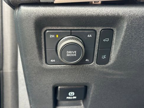 Used 2025 Ford Expedition Max Active AWD/4WD image 9