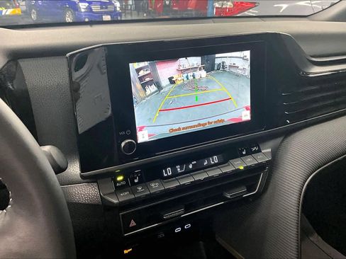 Used 2025 Toyota Camry SE w/ Convenience Package image 26