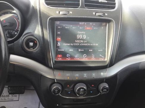 Used 2017 Dodge Journey Crossroad w/ Popular Equipment Group FWD image 17