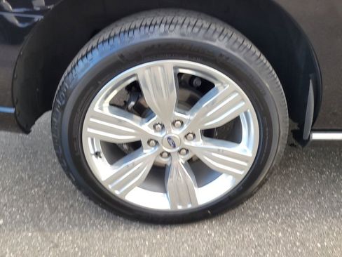 Used 2023 Ford Expedition Platinum image 5
