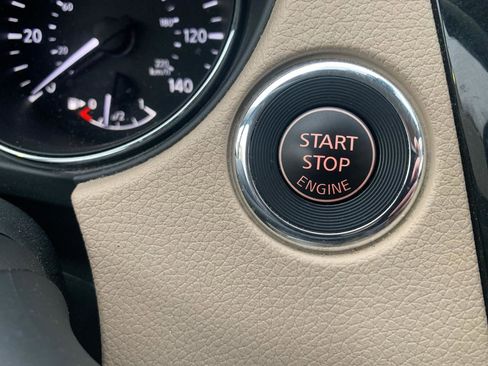 Used 2019 Nissan Rogue SL w/ Premium Package image 17