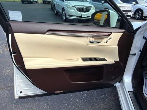 Used 2018 Lexus ES 350 w/ Ultra Luxury Package FWD image 10