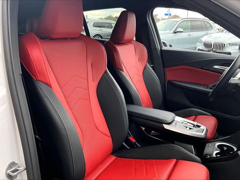 Certified 2025 BMW X2 xDrive28i image 9