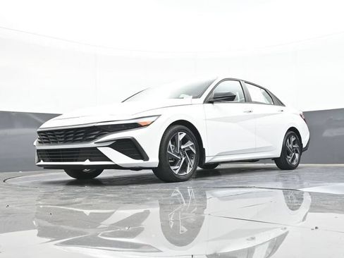 Used 2025 Hyundai Elantra Sport FWD image 56
