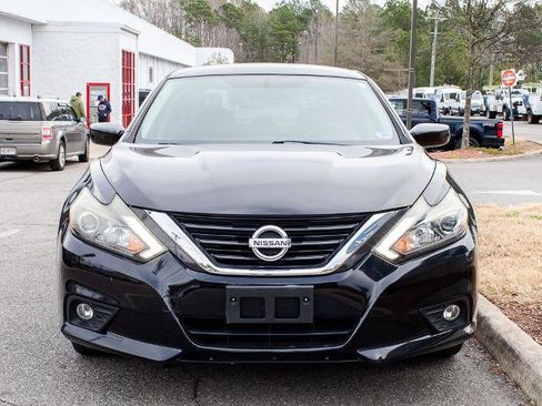Used 2017 Nissan Altima 2.5 SR w/ Midnight Edition Package image 2