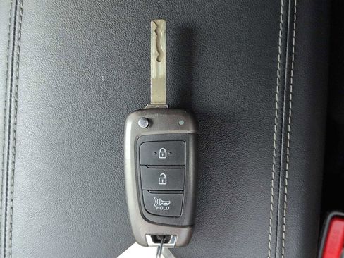 Used 2020 Hyundai Santa Fe SE image 31