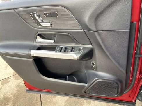 Used 2021 Mercedes-Benz GLB 250 4MATIC image 46