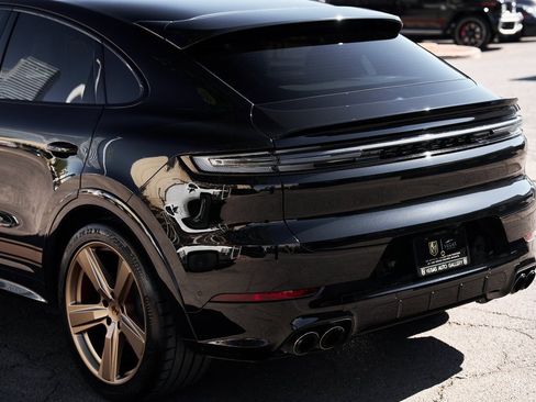 Used 2025 Porsche Cayenne GTS image 8