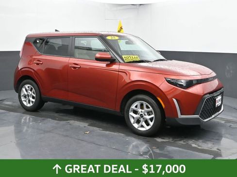 Used 2025 Kia Soul LX w/ LX Technology Package FWD image 4