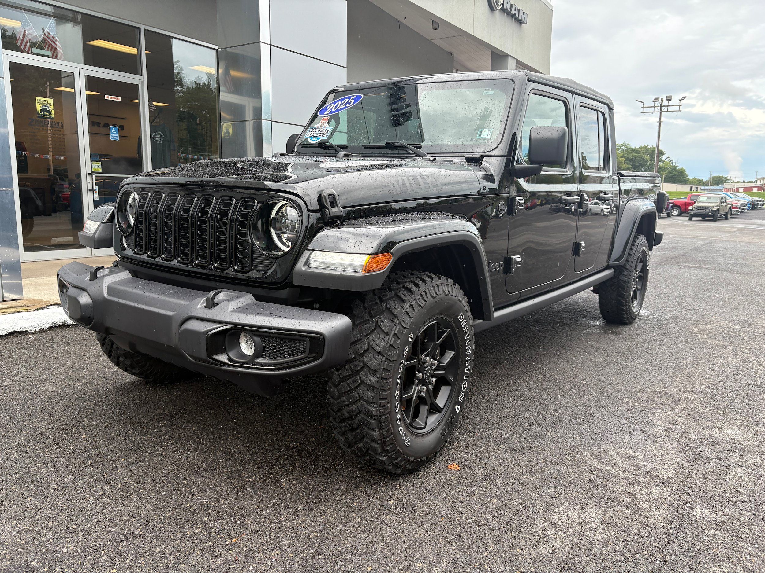 Certified 2025 Jeep Gladiator Sport AWD/4WD image 3