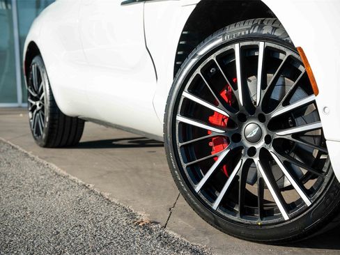 Used 2022 Aston Martin DBX image 2