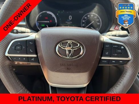 Certified 2024 Toyota Sienna Platinum FWD image 28