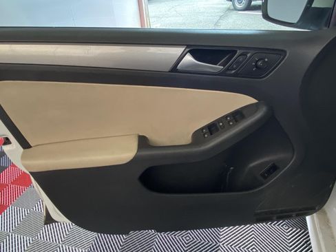Used 2018 Volkswagen Jetta SE FWD image 15