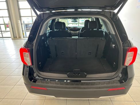 Used 2023 Ford Explorer XLT w/ Equipment Group 202A image 7