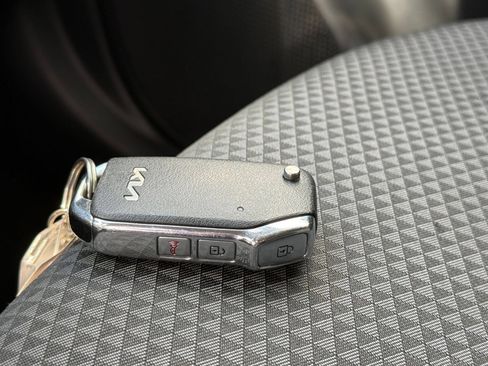 Used 2025 Kia Soul LX w/ LX Technology Package FWD image 20