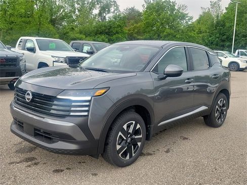 New 2025 Nissan Kicks SV image 2