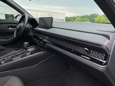 Used 2025 Honda Accord Sport image 32
