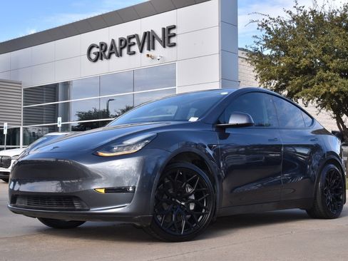 Used 2021 Tesla Model Y Long Range image 2