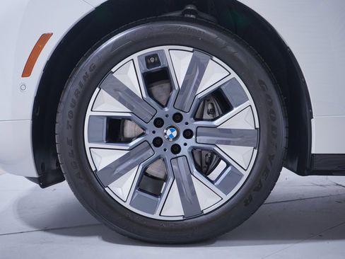 Used 2026 BMW iX xDrive45 w/ Executive Package image 2