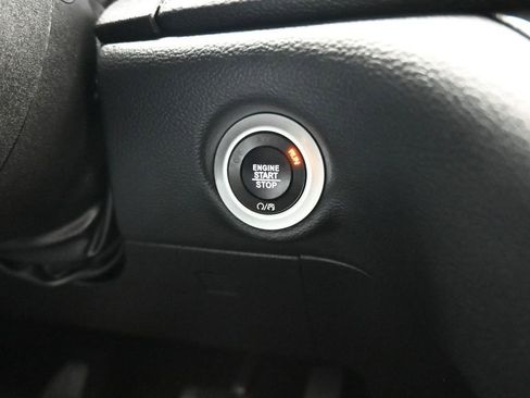Used 2024 Chrysler Pacifica Touring FWD image 25