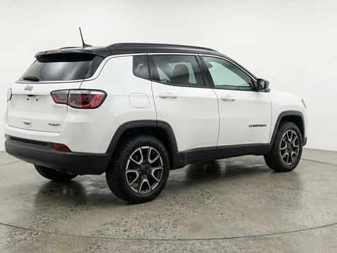 Used 2025 Jeep Compass Trailhawk AWD/4WD image 9
