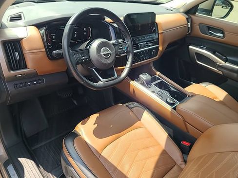 Used 2023 Nissan Pathfinder Platinum AWD/4WD image 14