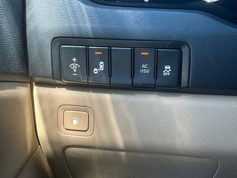 Used 2016 Kia Sedona SX FWD image 15