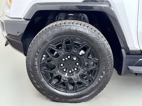 New 2026 GMC Hummer EV 4x4 Crew Cab image 19