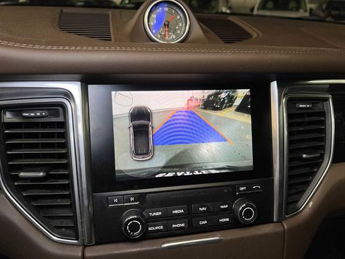 Used 2018 Porsche Macan image 33