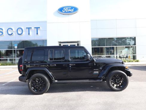 Used 2023 Jeep Wrangler Unlimited Sahara AWD/4WD image 21