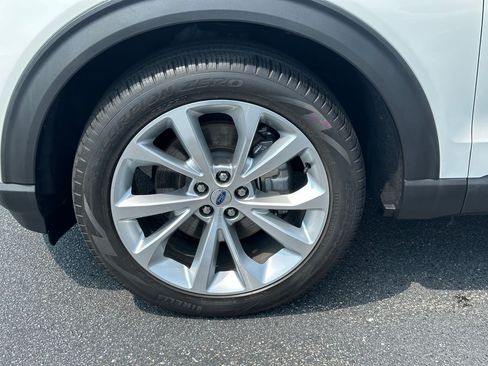 Used 2023 Ford Explorer Platinum AWD/4WD image 9