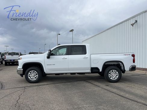 New 2026 Chevrolet Silverado 3500 LT image 2