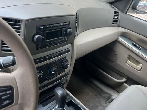 Used 2006 Jeep Grand Cherokee Laredo RWD image 10