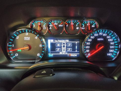 Used 2015 Chevrolet Silverado 1500 LT w/ LT Convenience Package AWD/4WD image 23