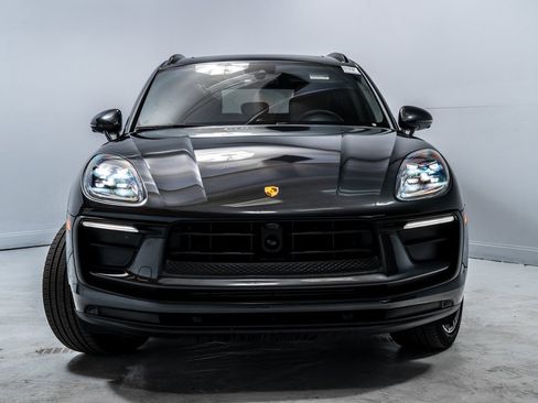 Used 2025 Porsche Macan image 10